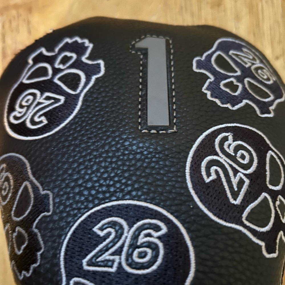 Pre-owned like new dancing skulls PXG driver head cover
